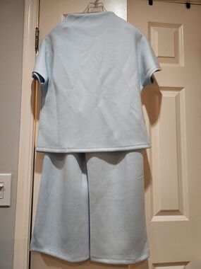 Light Arctic Blue Womens Short Sleeve Top And Capri Pants Casual Set. Small. NWT